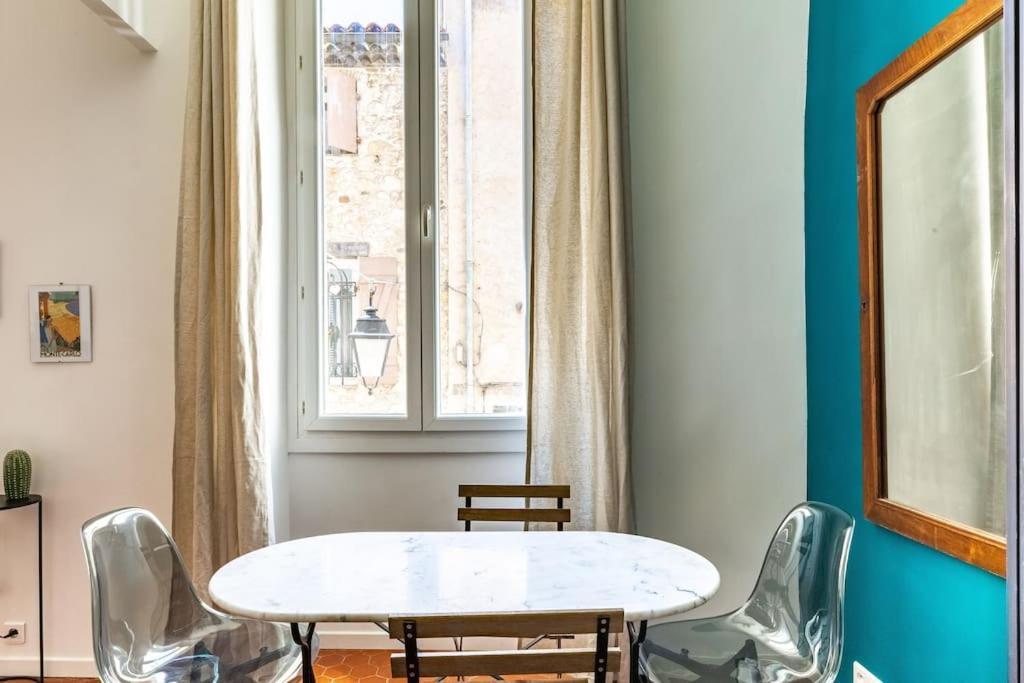 Appartement Authentique Situe En Plein Centre D'Antibes Esterno foto