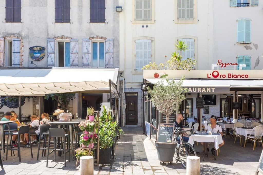 Appartement Authentique Situe En Plein Centre D'Antibes Esterno foto