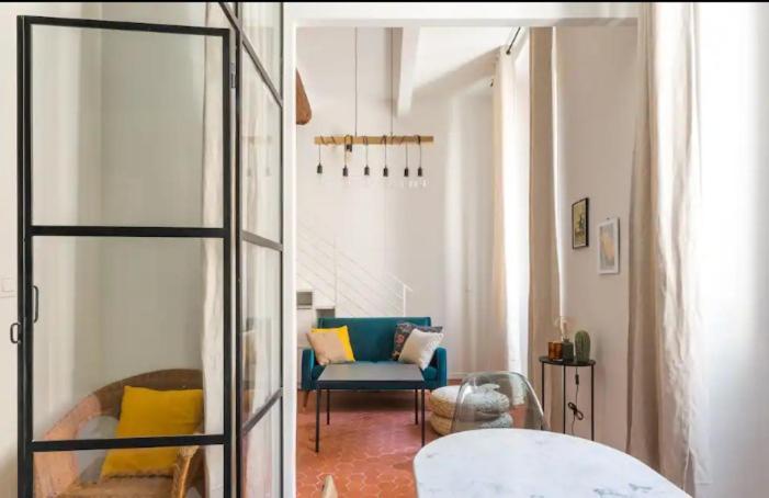 Appartement Authentique Situe En Plein Centre D'Antibes Esterno foto
