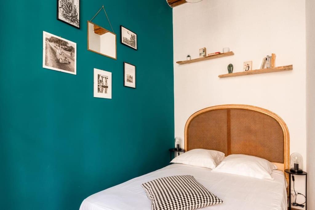 Appartement Authentique Situe En Plein Centre D'Antibes Esterno foto
