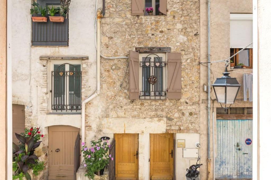 Appartement Authentique Situe En Plein Centre D'Antibes Esterno foto