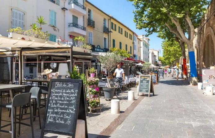 Appartement Authentique Situe En Plein Centre D'Antibes Esterno foto